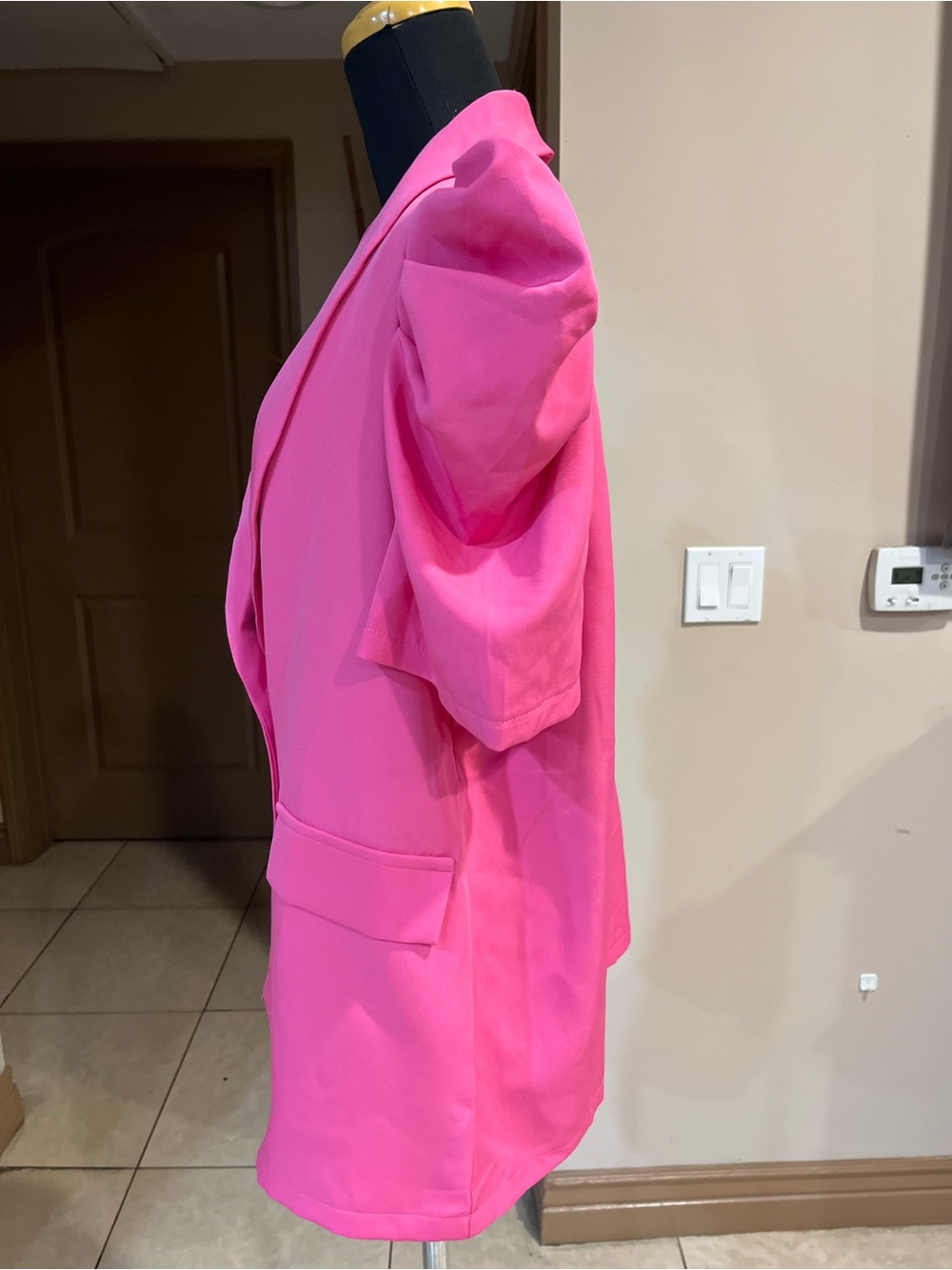 SHEIN Hot Pink Puff Sleeve Single-Button Blazer - Picture 4 of 6
